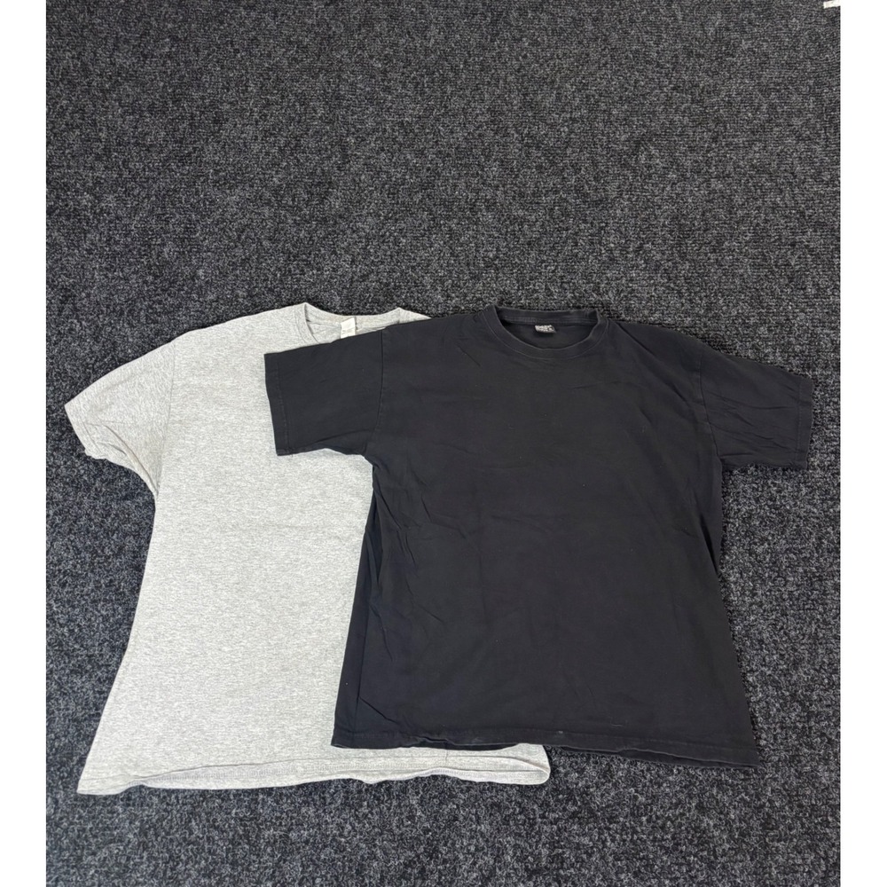 Lot of 2 Mens T-Shirts XL Fruit of the Loom Gemrock Gray Black Cotton Crewneck